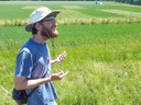 Dr. Séverin Hatt (Photo)  and Prof. Dr. Thomas Döring investigated the interplay of intercropping, wildflower strips and weeds on pest infestation.