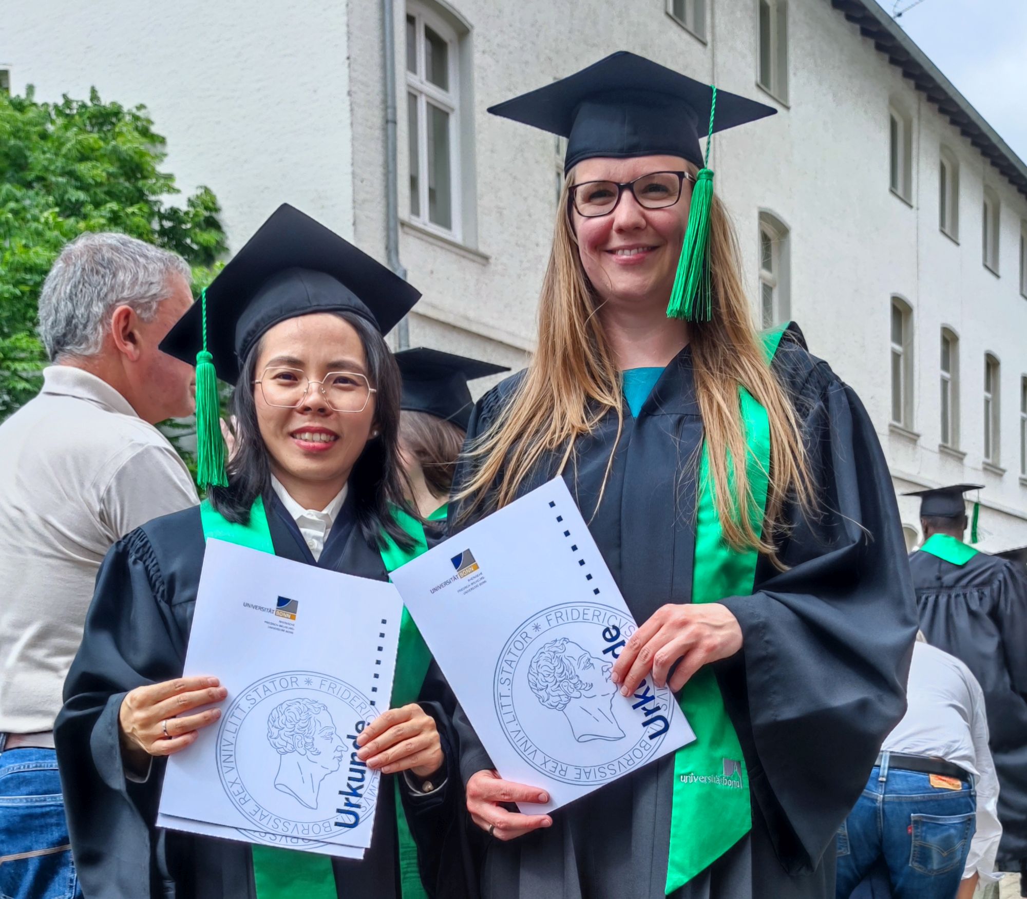 Dr. Danning Wang and Dr. Alina Klaus with their certificates